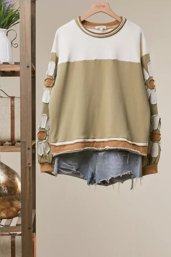 wholesale clothing colorblock daisy graphic top mello